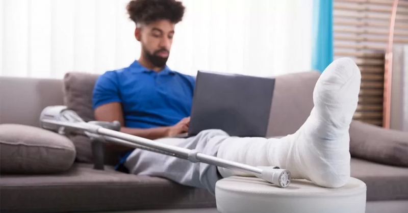 Funcionário pode bater ponto fora do local de trabalho? Entenda os riscos e como controlar corretamente